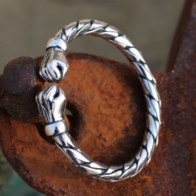 Pulsera de metal retorcido de doble puño de estilo de giro al por mayor